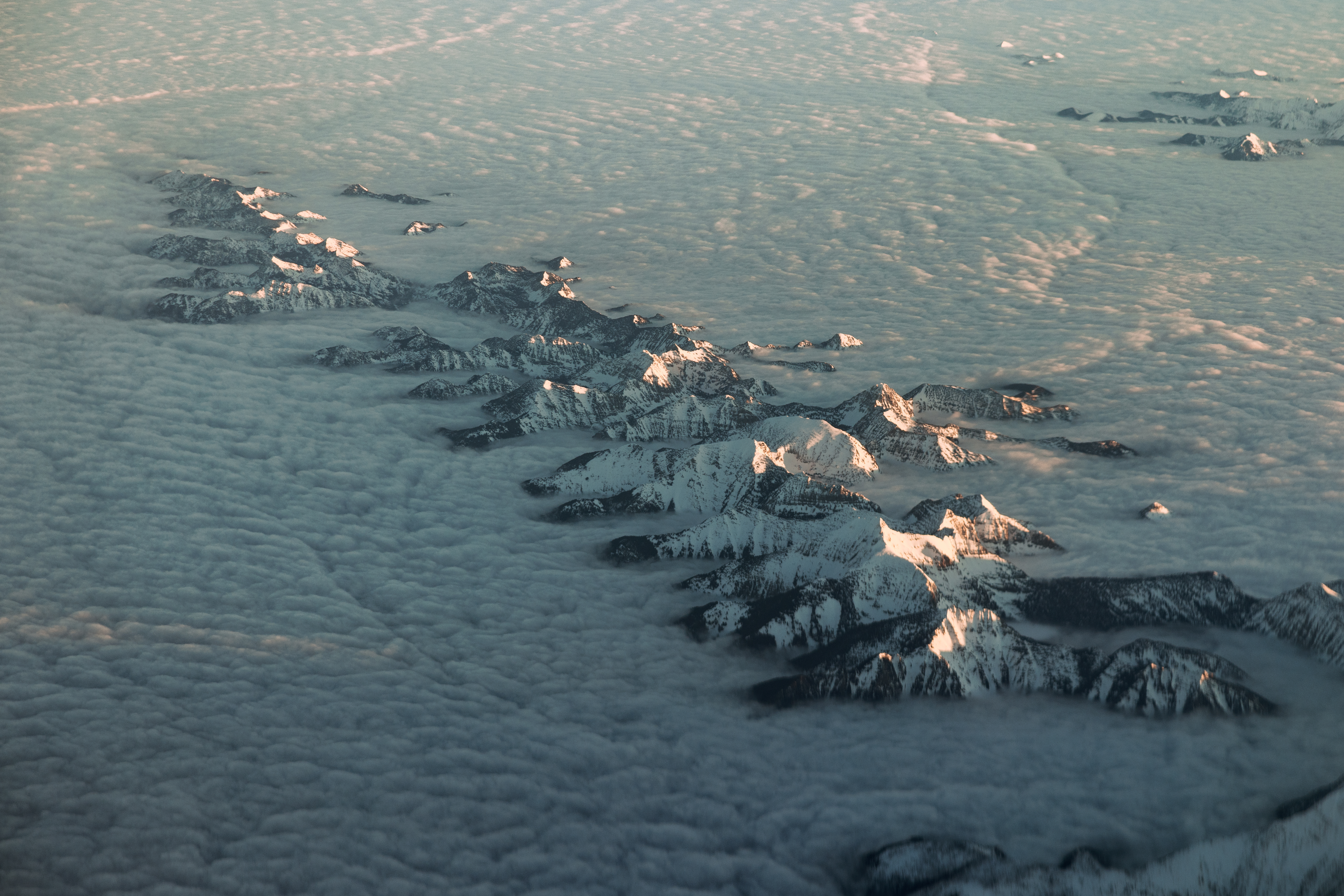 Vast mountain range — the diverse and expansive AI model landscape